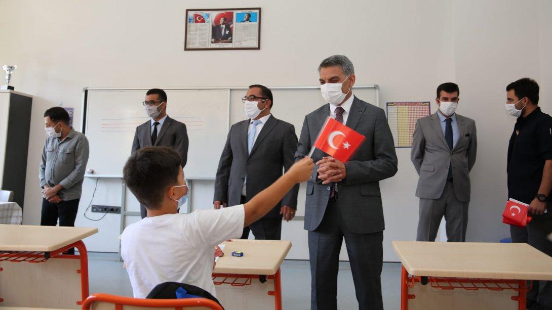 Valimiz Sayın Mehmet Ali Özkan'ın Okul Ziyaretleri Devam Ediyor