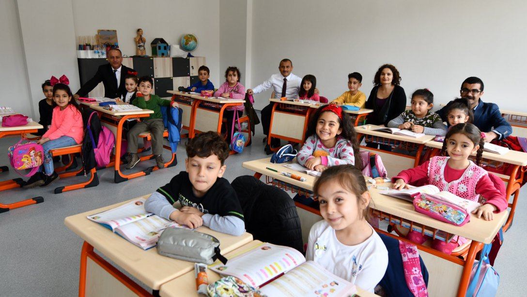 Vali Tuncay Sonel tarafından Latif Büyükdağ İlkokuluna Ziyaret