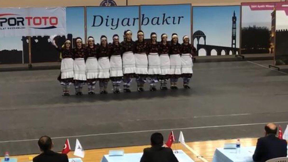 Hozat Zübeyde Hanım Anadolu Lisesi Halk Oyunları Yarışmasında Türkiye Finallerinde